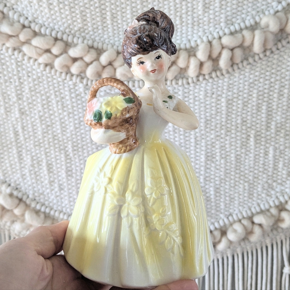 VINTAGE 1950s ENESCO GIRL PLANTER YELLOW ROSES DRESS BRUNETTE PONYTAIL